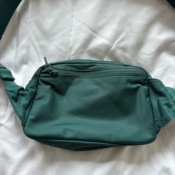 Lululemon Everywhere Belt Bag Large 2L - Picture 2 of 4